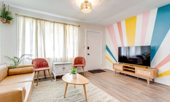 Murfreesboro Apartamento | Boho Boro 2BR near MTSU · Clean · Well Priced Stay