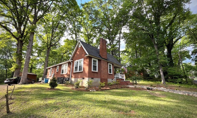 Fort Mill Casa | Boho Bungalow - 4 King Beds - Heart of Fort Mill