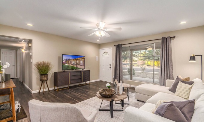 Cox Heights Casa | Cal King Modern Scottsdale Oasis