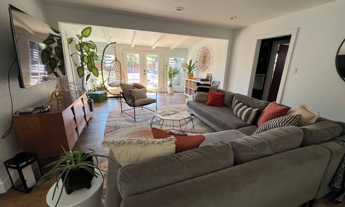 Lodi Casa | BOHO Bungalow – Walk to Downtown