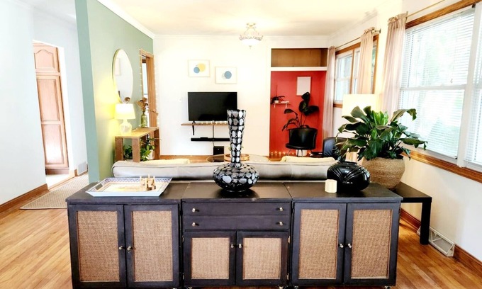 Saint Francis Casa | Boho By The Lake, Stylish Retreat, Lakeside Views