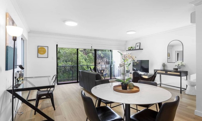 Perth Central Business District Apartamento | Modern boho-chic 2BR city apartment, stylish, cozy, with full amenities
