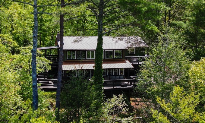 Dahlonega Casa | Boho Mountain Escape - Mountain Views/River Front/Hot Tub!