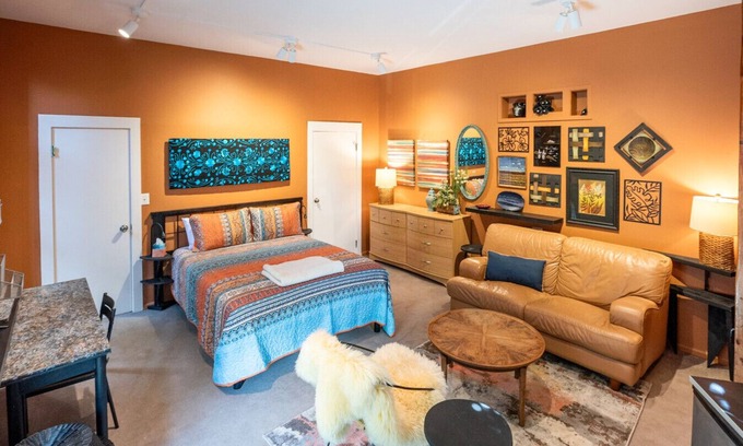 North Queen Anne Condominio | Boho Studio on 8th Ave West | Queen Anne, Seattle