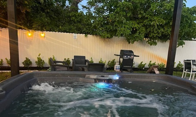 North Miami Villa | The Miami Oasis (Boho)