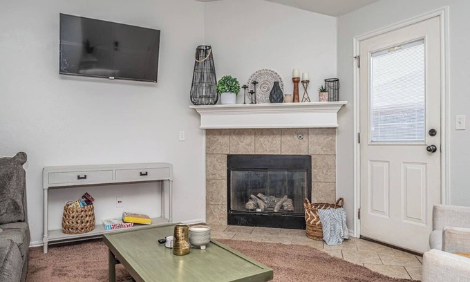Oklahoma City Apartamento | Boho vibe 3BR/2BA Near Tinker AFB & OKC!