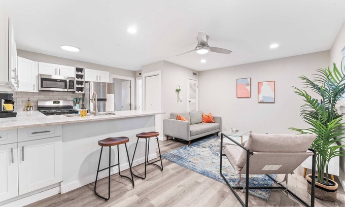 Highland Apartamento | Boho West Downtown 1BR suite w/ washer&dryer