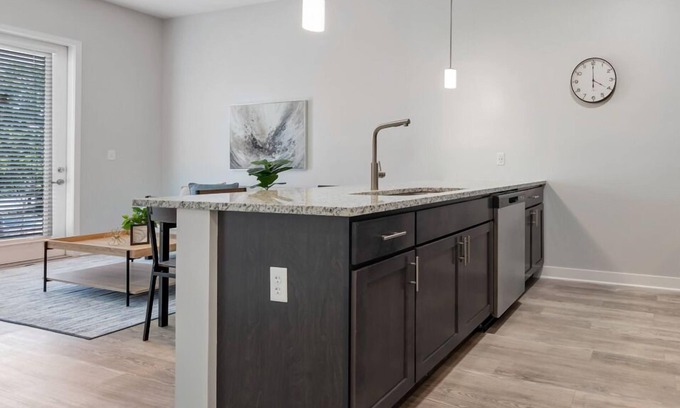 St. Peters Apartamento | Bold 2114 I Corporate 1 Bedroom Apartment