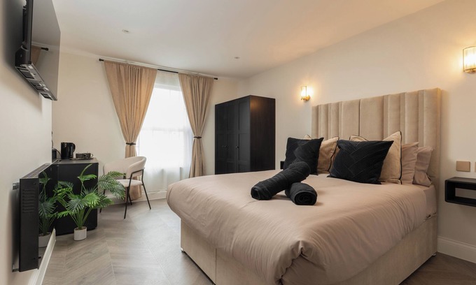 Hope Street Apartamento | Bold St | Top Floor Retreat | Vanity & Essentials