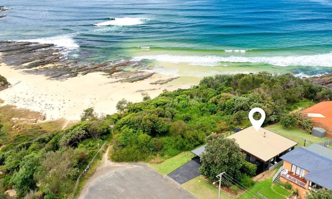 Ulladulla Casa | Bommie Coastal Headland - Stunning spacious home with the beach at your doorstep