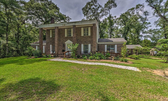 Bonifay Casa | Bonifay Estate with Spring-Fed Swimming Hole!