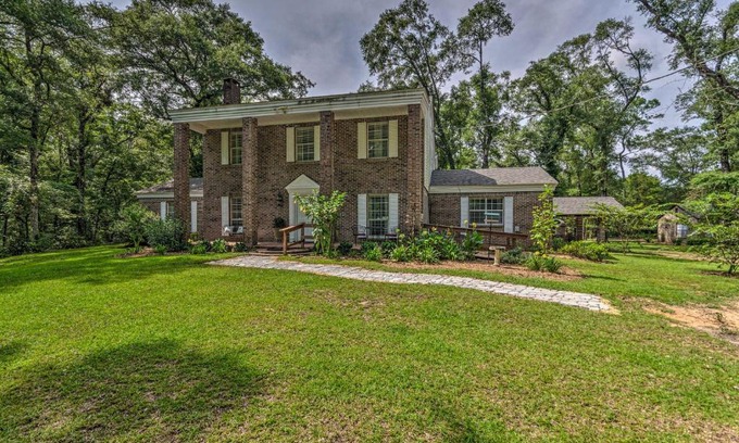 Bonifay Casa | Bonifay Estate with Spring-Fed Swimming Hole!