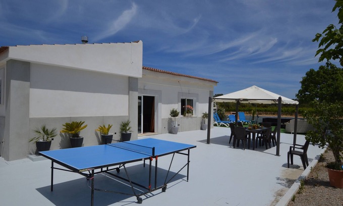 Buger Chalet De Esquí | Bonita casa con piscina cerca de la playa