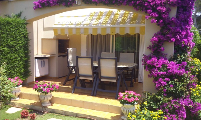 Miami Platja Casa | BONITA CASA CON PRECIOSO JARDÍN, BBQ, PISCINA SEGURA PARA NIÑOS CON WIFI.