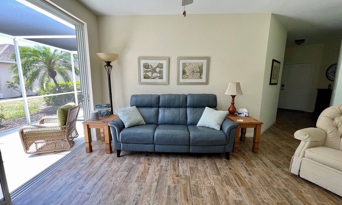 Bonita Springs Casa | Bonita Coastal Escape-2BR/2BA house, 10 mins from the beach and steps from pool!