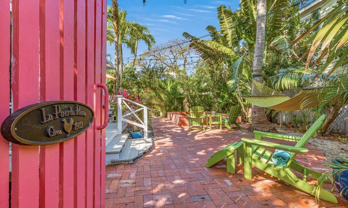 White St. Gallery Apartamento | BONITA EN ROSA ~ Charming 2 Bedroom, 1 Bathroom Home w/ Pool!