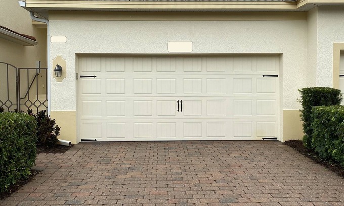 Bonita Springs Condominio | Bonita Springs, newly available and furnished residence in a gated community
