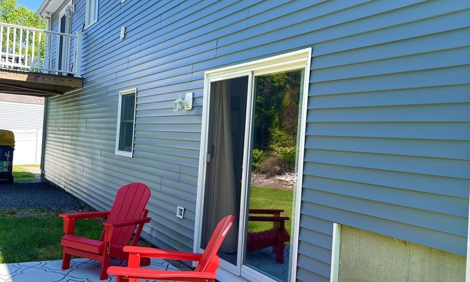 Bonnet Shores Casa | Bonnet Shores 6 Bed 3 Bath in Bonnet on Neighborhood shuttle to Beach