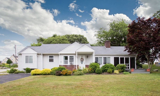Bonnet Shores Casa | Bonnet Shores Treasure Road Summer Home Rental - Walk To Beach
