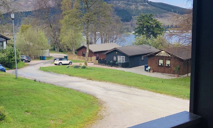 Kilmun Cabina | ‘Bonnie Lodge’ stunning Loch & Mountain View’s from comfortable cabin