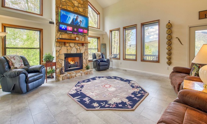 Maggie Valley Casa | Bonnie View 21 4 Bedroom Home by Redawning