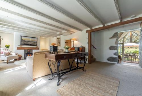 Helston Casa | Bonython Farmhouse