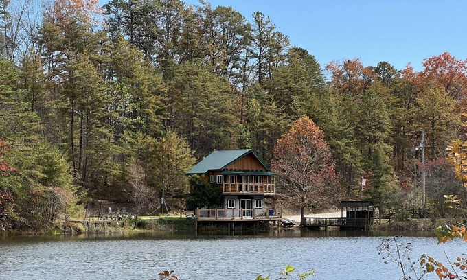 Heidelberg Cabina | Boo Bear - New luxury lakeside cabin with hot tub near Red River Gorge