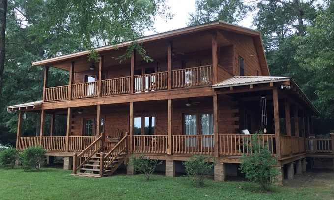 Panola Cabina | BOOK 4 ALABAMA FOOTBALL GAMES/AMAZING TWO STORY LOG CABIN/NEAR TOMBIGBEE RIVER
