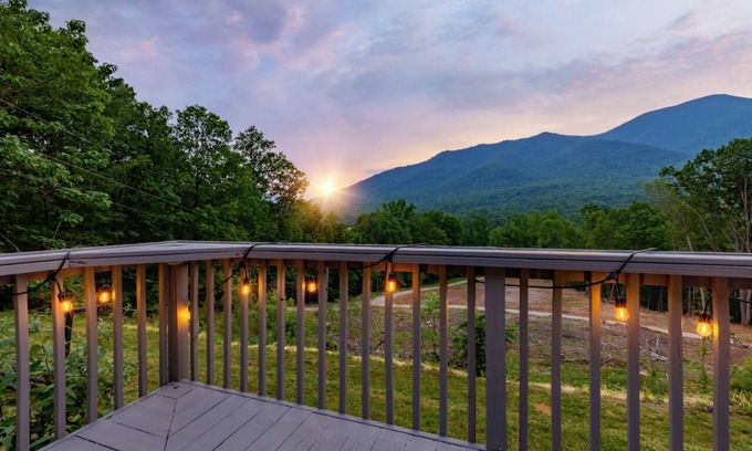 Roseland Casa | Book for Summer! Nelson 151, MTN views!