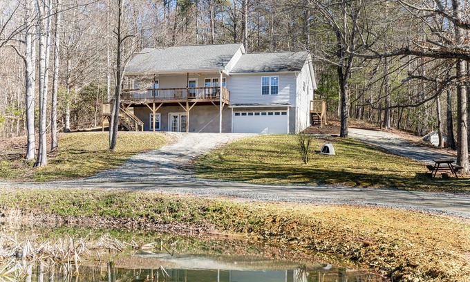 Mills River Casa | Book in March, and you will get a 20% discount! Soak in the Hot Tub!