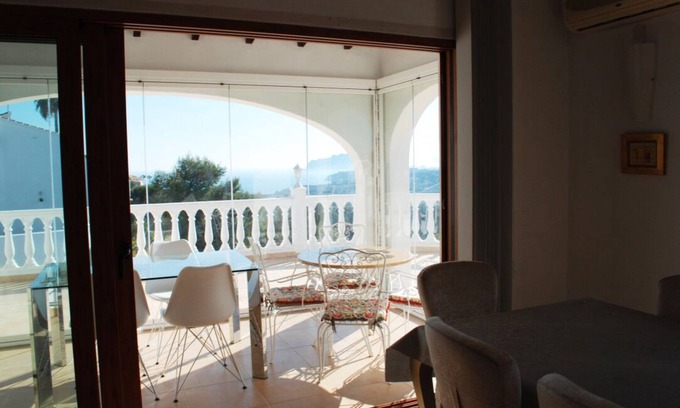 Paichi Villa | CASA CON PISCINA PRIVADA Y FANTÁSTICAS VISTAS PANORÁMICAS AL MAR Y LA MONTAÑA