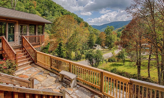 Maggie Valley Cabina | Reserve ahora para 2019 ~ Luxury Lodge ~ Creek & Mountain View