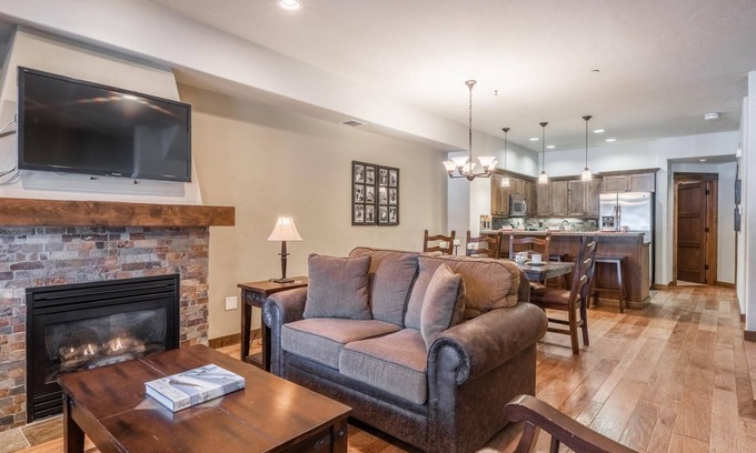 Woodwinds Casa | Book Now for Fall Getaways! Three-Level Townhome with Golf Course Views! Fireplace!