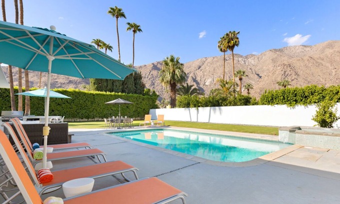 Vista Las Palmas Casa | Classic Alexander Home with Unobstructed Mountain Views in Vista Las Palmas!