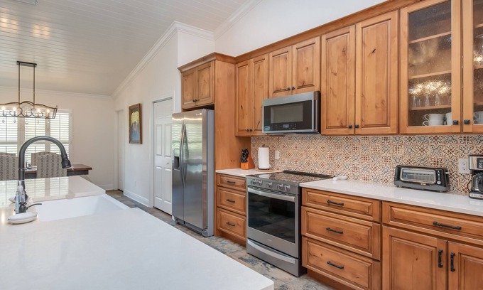 Fellowship Casa | BOOK NOW FOR HORSE SHOW SEASON! Heated Pool! On 11 Acres near WEC!
