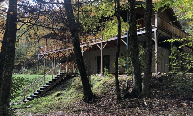 Cataloochee Ranch Casa | RESERVE AHORA PARA ESQUÍ ❄️ TEMPORADA! Arroyos, cascadas, jacuzzis, fogatas. Gran casa.