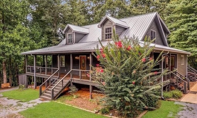 Ellijay Casa | Book spring, summer creekside! Near wineries, hiking, orchards, fishing