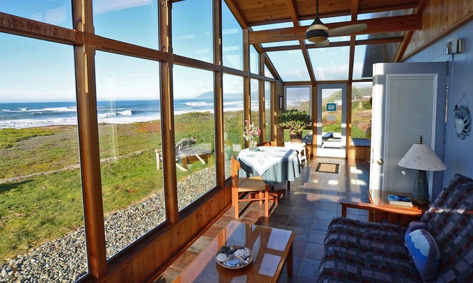 Gold Beach Casa | Fin de la Tierra: en una playa w / acceso privado. Bañera de hidromasaje, PATIO DE PETRÓLEO CERRADO. RESERVAR CON ANTICIPACIÓN !
