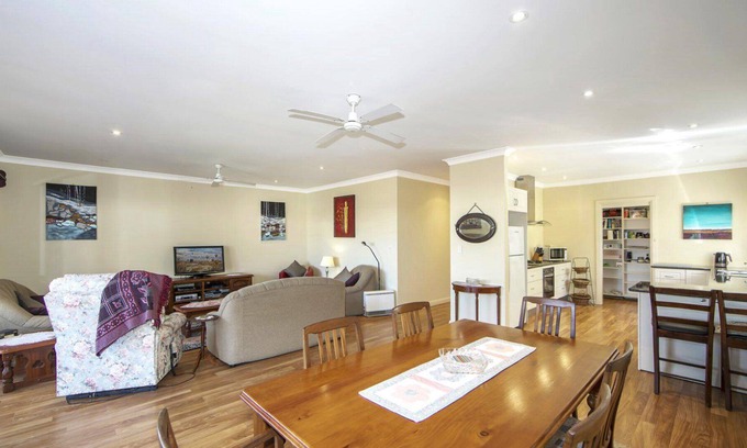 Patonga Casa | Book Wine & Sinker Pet Friendly