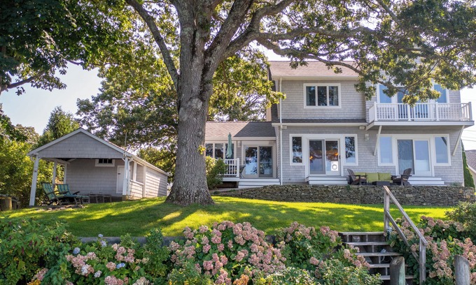 Narragansett Casa | LAST MINUTE DISCOUNT!!! - 30% OFF, AUG 23-29 WATERFRONT HOME, PRIVATE DOCK/BEACH