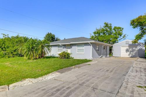Englewood East Casa | Book Your Perfect Stay at our Cozy & Affordable 3BR2BA Home Near Englewood Beach