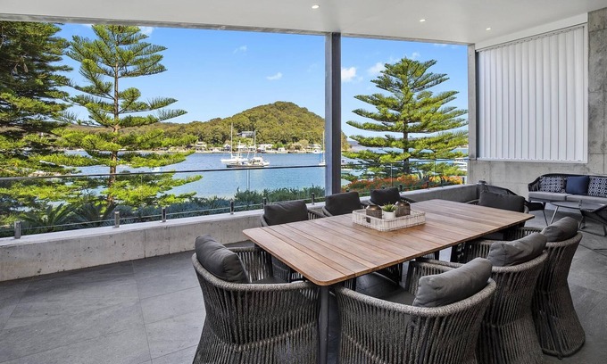 Booker Bay Apartamento | Booker Seaside - Luxury top level waterfront villa