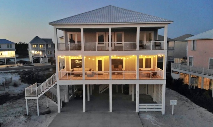 Morgantown Casa | Booking Now for 2026! Upscale Custom Home w/ Great Location & Views!