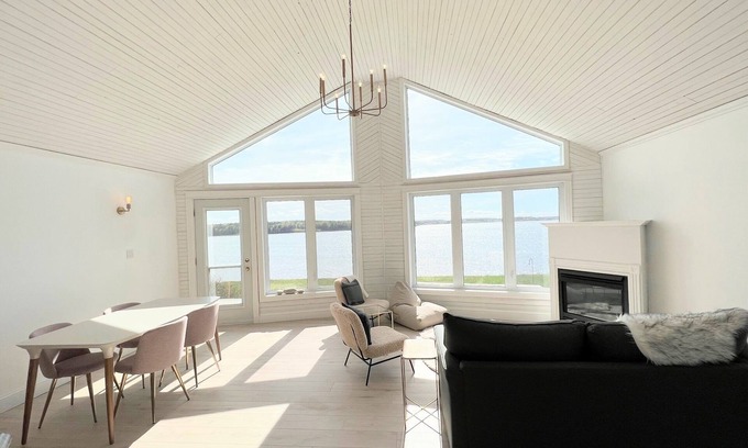 Brackley Beach Casa | Booking Summer 2025! WATERFRONT 3BDRM BRACKLEY BAY with A/C