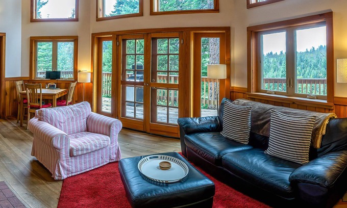 Ashland Cabina | BookStayHop - #2E Agate Flats ~ Green Springs Cabins ~ Jacuzzi Tub~ Kitchen ~ Do