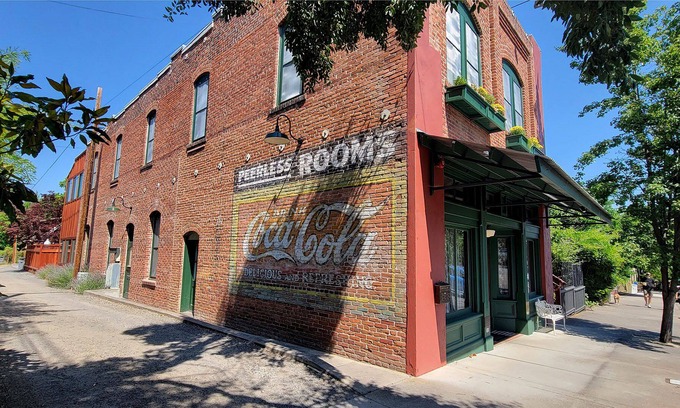 Historic Railroad District Casa | BookStayHop - Peerless Entire Hotel ~ Downtown Ashland