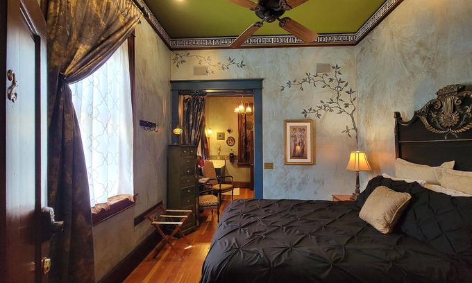 Historic Railroad District Casa | BookStayHop - Peerless Hotel~ Guest Room 2 ~Downtown Ashland