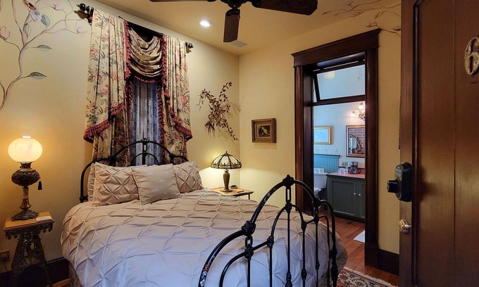 Historic Railroad District Casa | BookStayHop - Peerless Hotel~ Guest Room 6~ Downtown Ashland