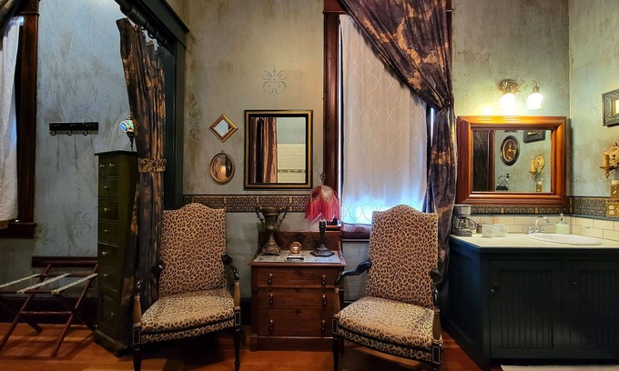 Historic Railroad District Casa | BookStayHop - Peerless Suites 1, 2 and 5