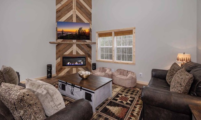 Deep Gap Casa | Luxury Family Cabin w/ Hot Tub, Game Rooms & Minutes to Boone Attractions!